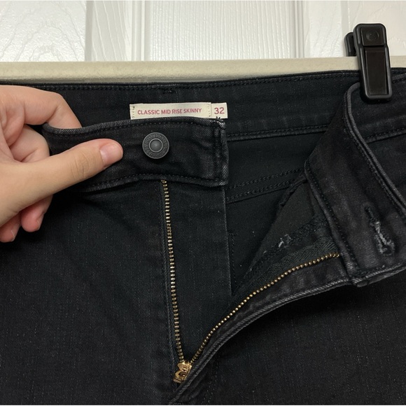Levi’s Black Stretch Denim Classic Mid-Rise Skinny Jeans - Picture 2 of 8